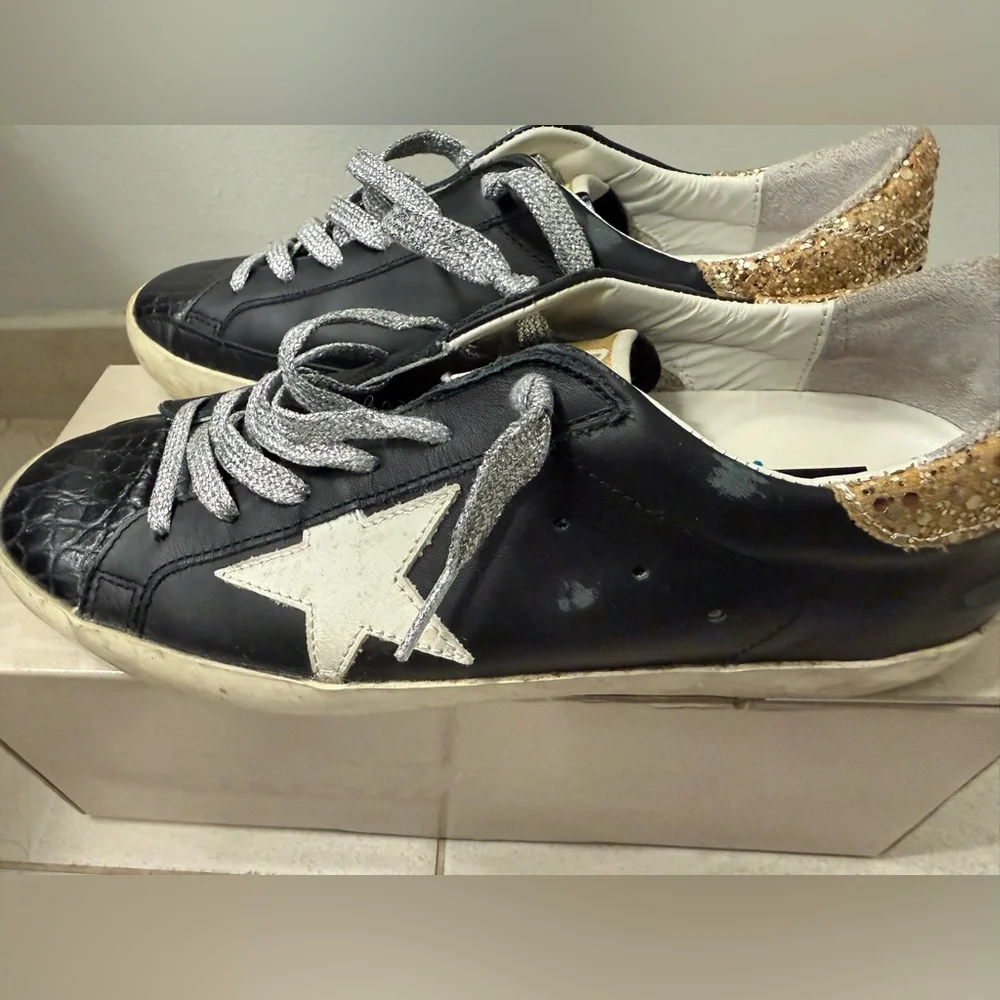 Golden Goose Super-Star Classic.  Black, white, gold.  Size 39. - Picture 3 of 9
